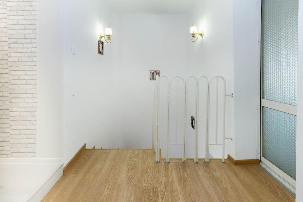 Sunny 2-Bedroom Maisonette Varna & Parking 外观 照片