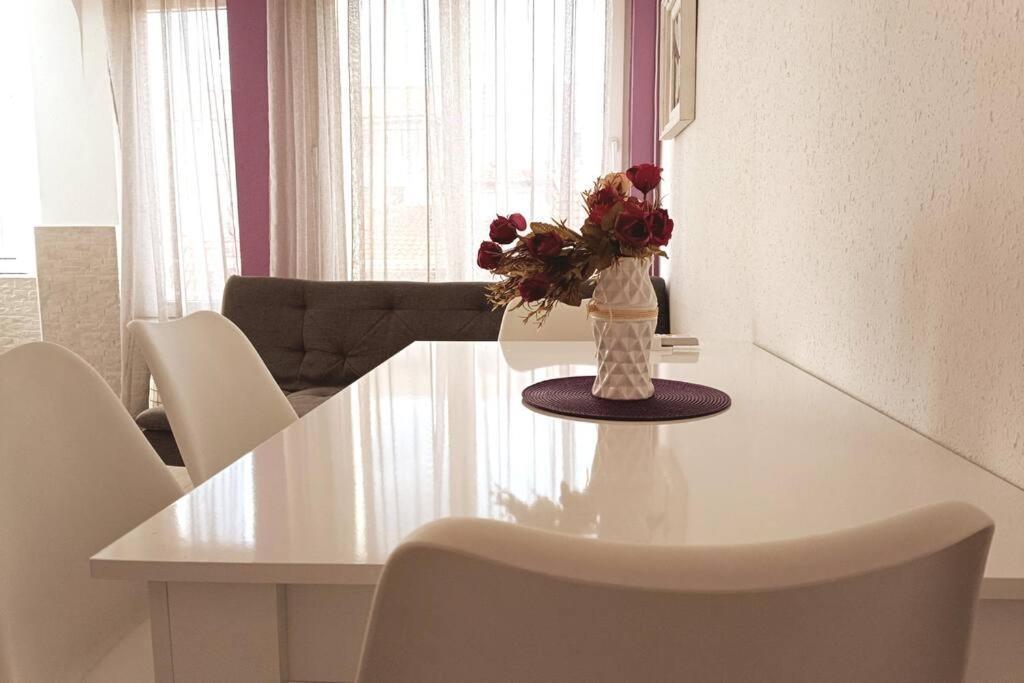 Sunny 2-Bedroom Maisonette Varna & Parking 外观 照片