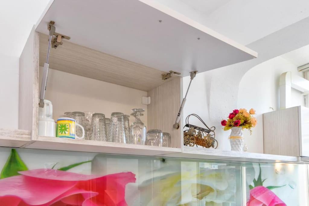 Sunny 2-Bedroom Maisonette Varna & Parking 外观 照片